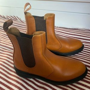 Dr. Martens FLORA Chelsea boots